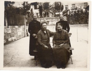 Left to right, front: Barbara, Rosine; back: Margarete, Regina.  