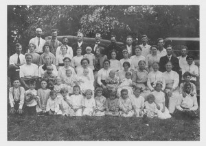 The first Brewster reunion, 1913.