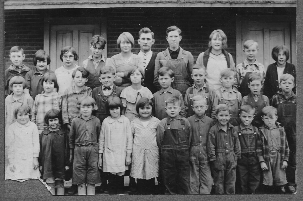 Two More Photos of Grove School No.8 Karen’s Chatt